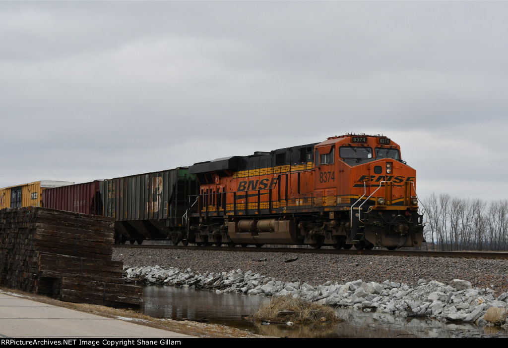 BNSF 8374 Dpu.